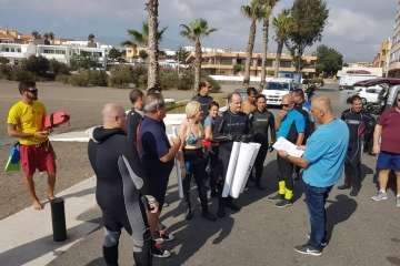 La limpieza de fondos marinos de La Garita 'rueda' con éxito (Foto TA)